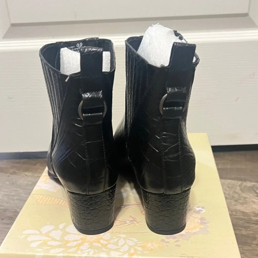 NEW Women's Black Croc-Embossed Ankle Boots - Sleek Pointed Toe